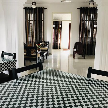 Bon Voyaage Tourist Inn Тринкомалі Екстер'єр фото